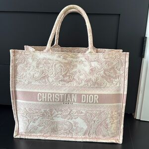 Medium Dipr Book Tote